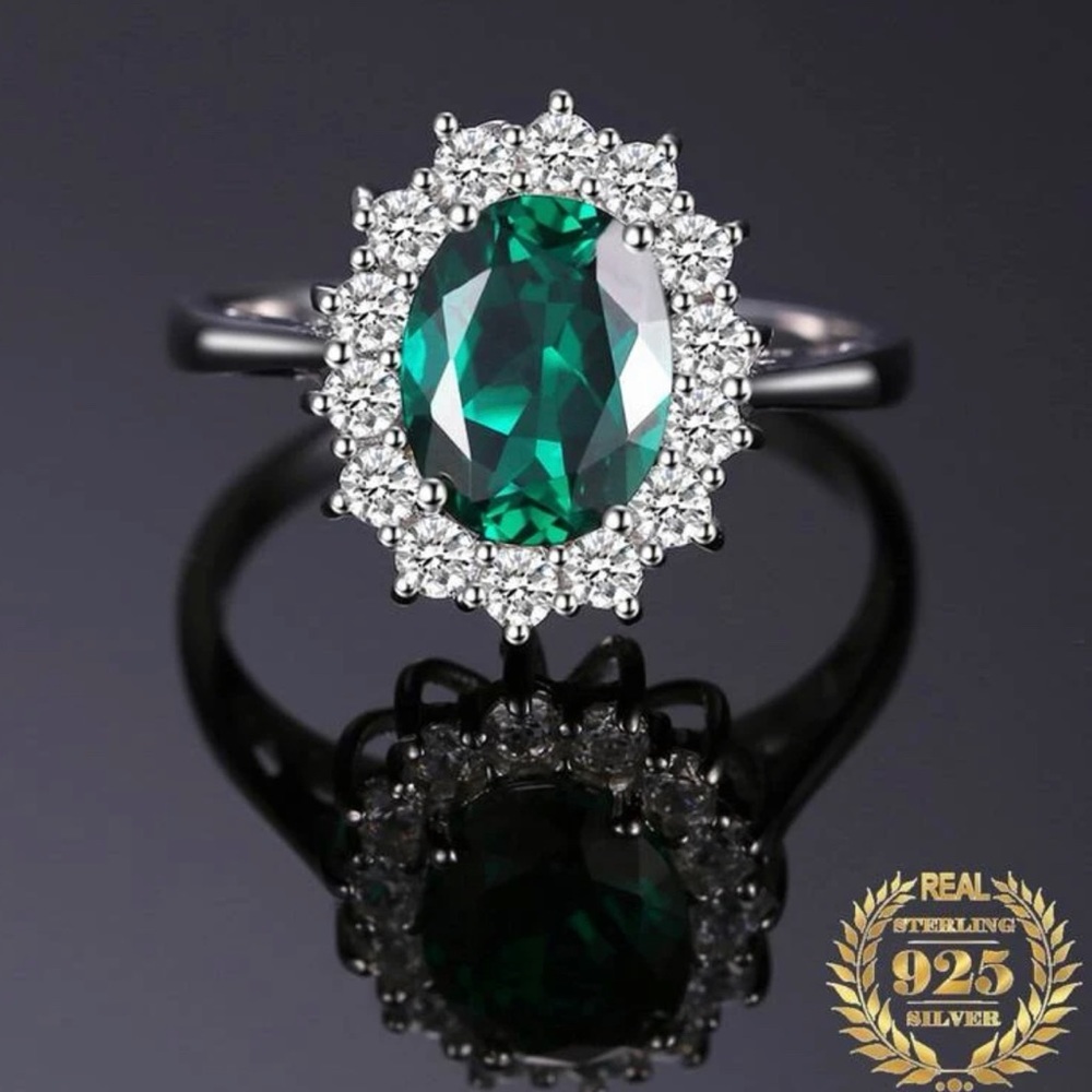 NIB S925 Ring Simulated Oval Cut Lab created Emerald Green